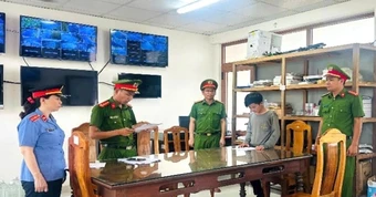 Bắt giữ kẻ dùng clip nhạy cảm của người yêu cũ dưới 16 tuổi để cưỡng ép, rao bán