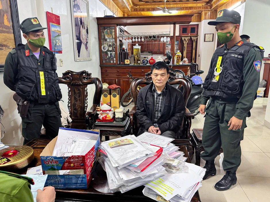 Bắt giữ ông Hoàng Trọng Lợi, nguyên Phó Chủ tịch TP Phúc Yên cũ Bắt giữ ông Hoàng Trọng Lợi, nguyên Phó Chủ tịch TP Phúc Yên cũ