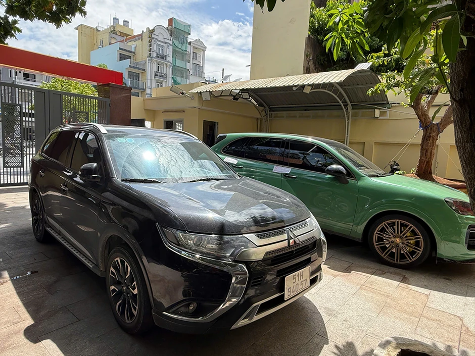 Bắt khẩn cấp hai người dừng ô tô đánh nhau giữa trung tâm TPHCM Bắt khẩn cấp hai người dừng ô tô đánh nhau giữa trung tâm TPHCM