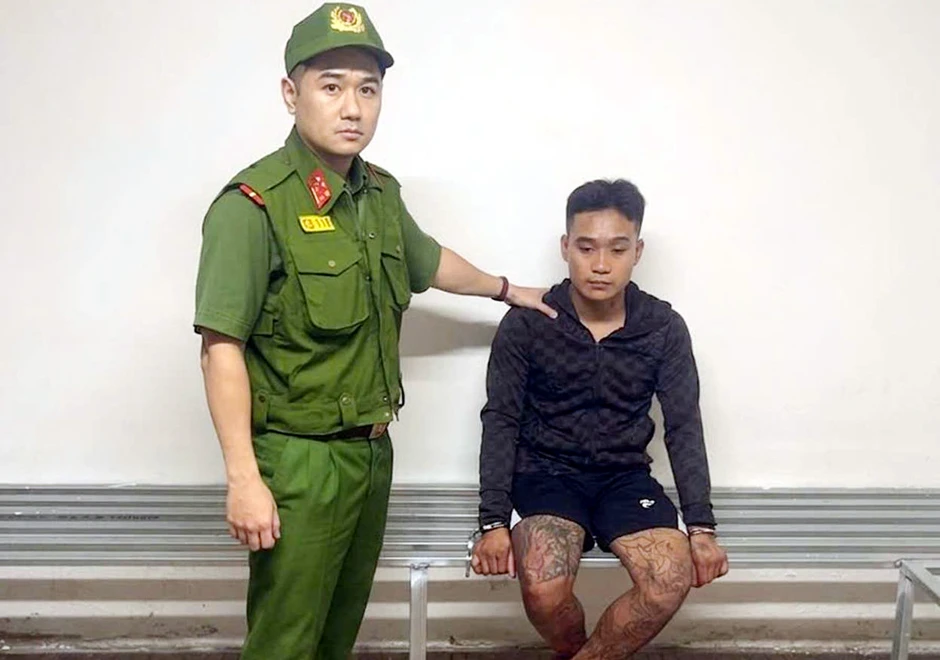 Bắt nam thanh niên đâm chết chồng cũ của chị gái ở Hà Nội Bắt nam thanh niên đâm chết chồng cũ của chị gái ở Hà Nội