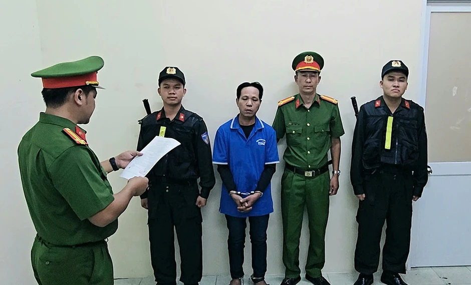 Bắt nghi phạm sát hại phụ nữ, phi tang thi thể trong bao bố ven sông Sài Gòn Bắt nghi phạm sát hại phụ nữ, phi tang thi thể trong bao bố ven sông Sài Gòn