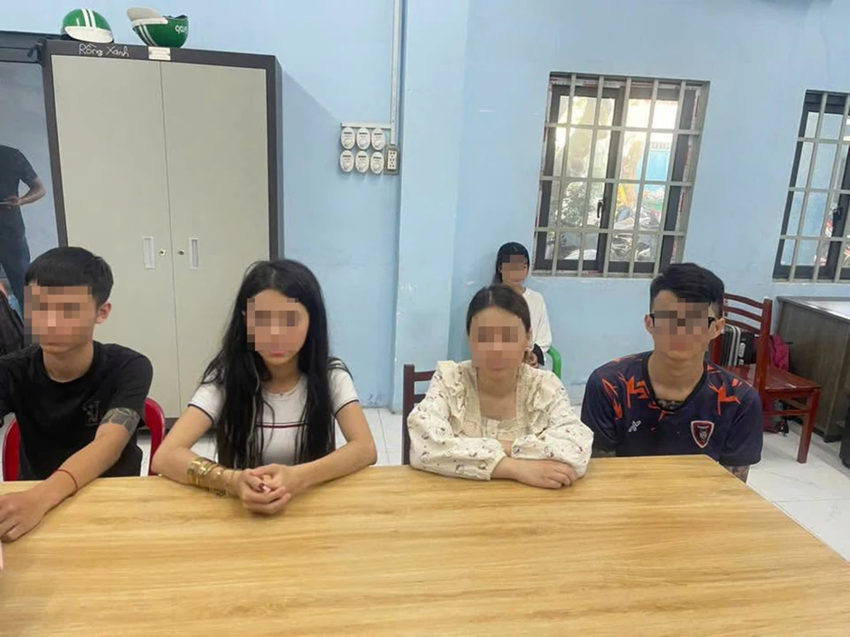 Bắt nhóm thanh thiếu niên đập phá xe bán tải trên đường phố TPHCM Bắt nhóm thanh thiếu niên đập phá xe bán tải trên đường phố TPHCM