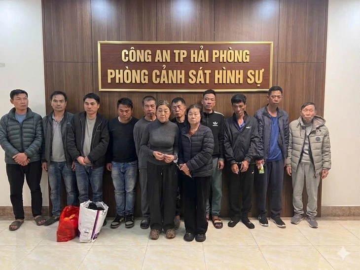 Bắt nữ quái đất cảng cầm đầu đường dây mua bán, chế tạo súng quy mô lớn Bắt nữ quái đất cảng cầm đầu đường dây mua bán, chế tạo súng quy mô lớn