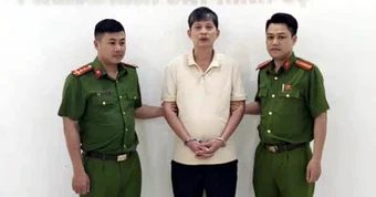 Bắt tạm giam người đỗ ô tô chắn barie tại tầng hầm chung cư ở Hà Nội
