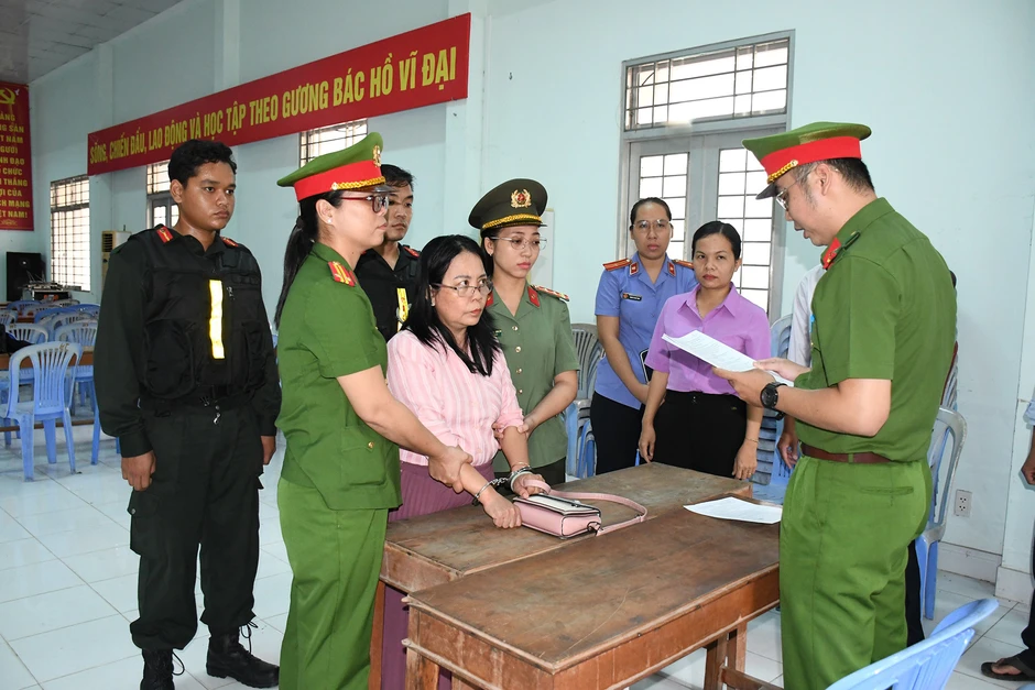 Bắt tạm giam người phụ nữ lợi dụng quyền tự do dân chủ Bắt tạm giam người phụ nữ lợi dụng quyền tự do dân chủ