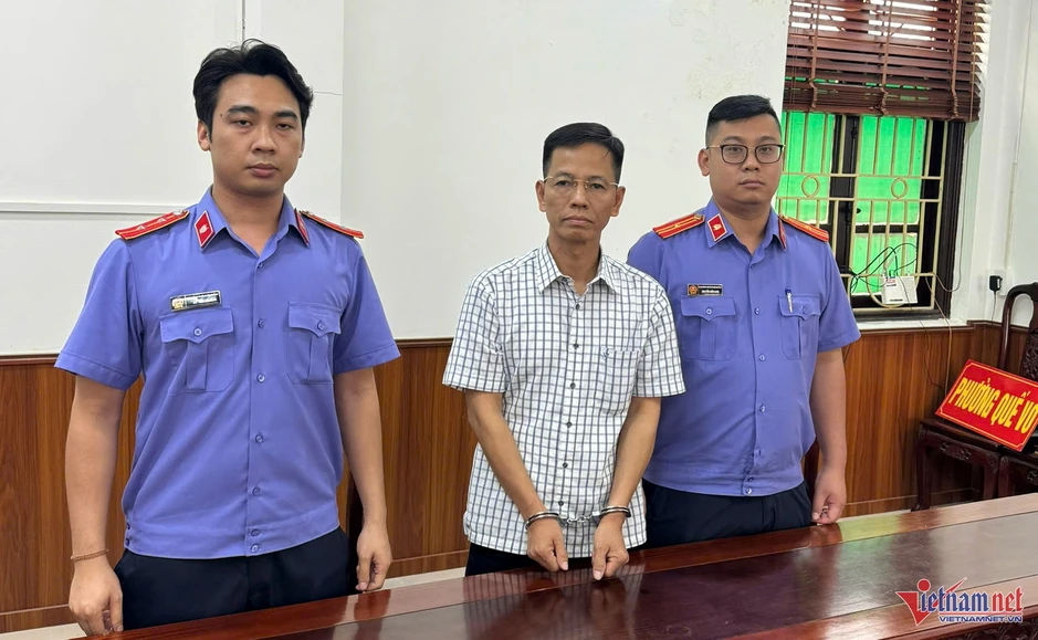 Bắt tạm giam nguyên Thẩm phán Tòa án nhân dân TP Hà Nội Bắt tạm giam nguyên Thẩm phán Tòa án nhân dân TP Hà Nội