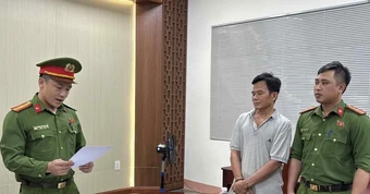 Bắt tạm giam tài xế xe tải lấn làn khiến 2 người đàn ông tử vong