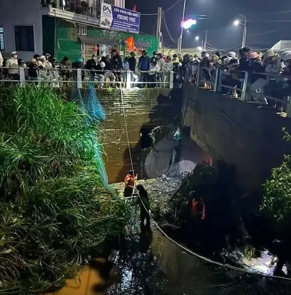 Bé gái 13 tuổi ở Đà Lạt bị lũ cuốn Bé gái 13 tuổi ở Đà Lạt bị lũ cuốn