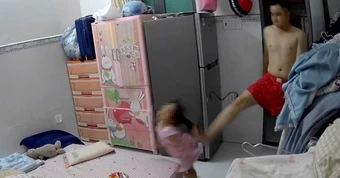 Bé gái 3 tuổi ở TPHCM bị bạo hành: Hành động gây phẫn nộ từ chồng hờ mẹ