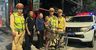 Bé trai đạp xe đi lạc hơn 80km giữa đêm khuya