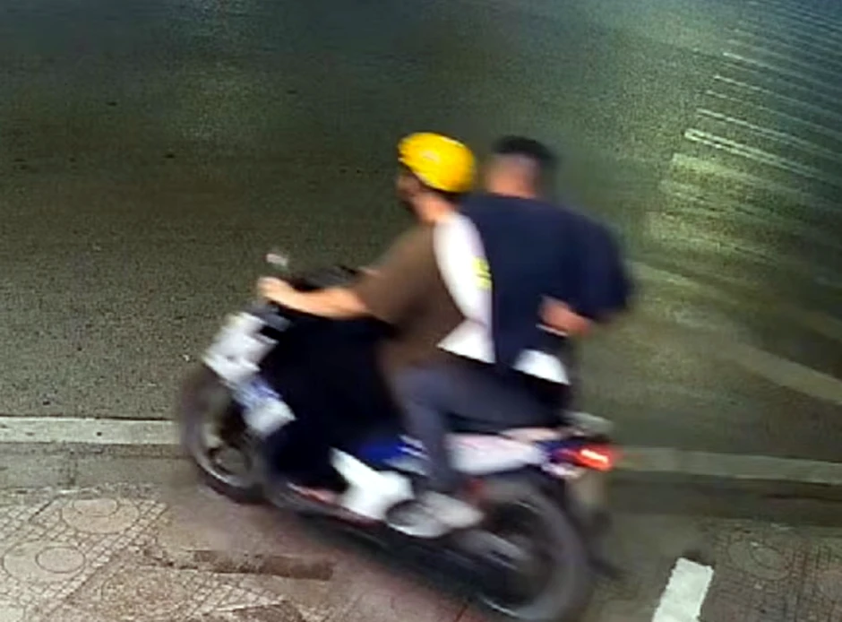 Bê trộm hòm tiền mừng cưới chứa gần 320 triệu đồng, 2 'khách không mời' bị bắt Bê trộm hòm tiền mừng cưới chứa gần 320 triệu đồng, 2 'khách không mời' bị bắt