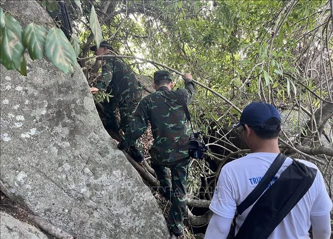 Bền bỉ giữa đại ngàn, tìm đưa liệt sĩ về với đất mẹ Bền bỉ giữa đại ngàn, tìm đưa liệt sĩ về với đất mẹ