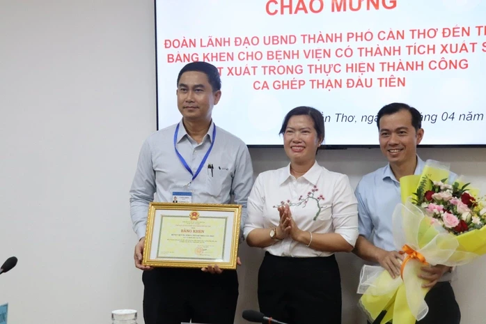 Bệnh viện Đa khoa TP Cần Thơ đón tin vui sau ca ghép thận đầu tiên Bệnh viện Đa khoa TP Cần Thơ đón tin vui sau ca ghép thận đầu tiên