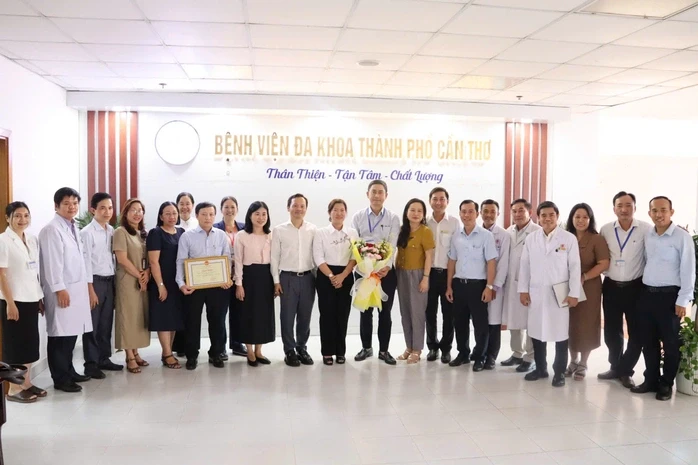 Bệnh viện Đa khoa TP Cần Thơ đón tin vui sau ca ghép thận đầu tiên Bệnh viện Đa khoa TP Cần Thơ đón tin vui sau ca ghép thận đầu tiên