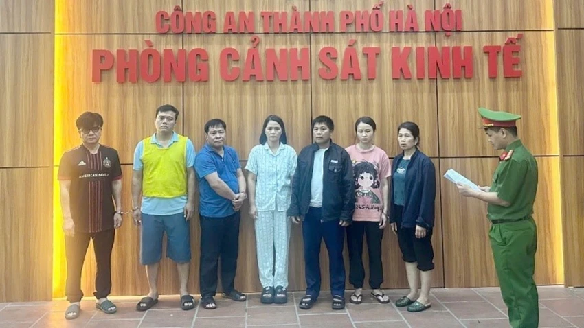 Bếp ăn của 26 trường học ở Hà Nội và Bắc Ninh bị tuồn thịt lợn nhiễm bệnh Bếp ăn của 26 trường học ở Hà Nội và Bắc Ninh bị tuồn thịt lợn nhiễm bệnh
