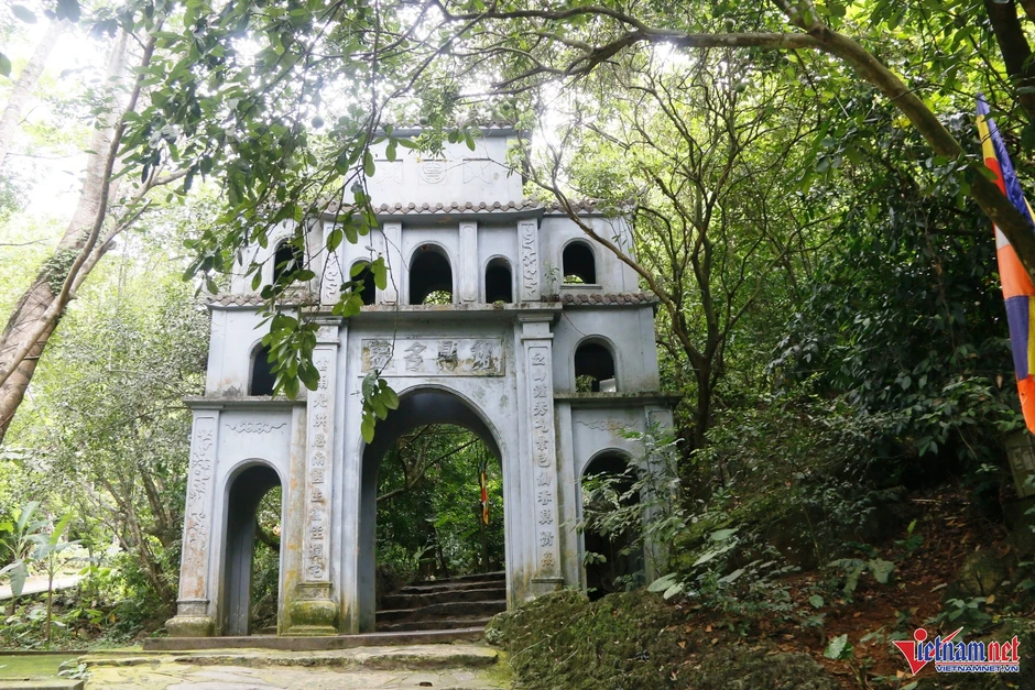 Bí ẩn ‘Mắt rồng ẩn trong núi’ không bao giờ cạn tại Ninh Bình Bí ẩn ‘Mắt rồng ẩn trong núi’ không bao giờ cạn tại Ninh Bình