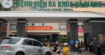 Bị phản ánh 'vừa nghe nhạc vừa vặn chân bệnh nhân', Bệnh viện Đa khoa Hà Giang nói gì?