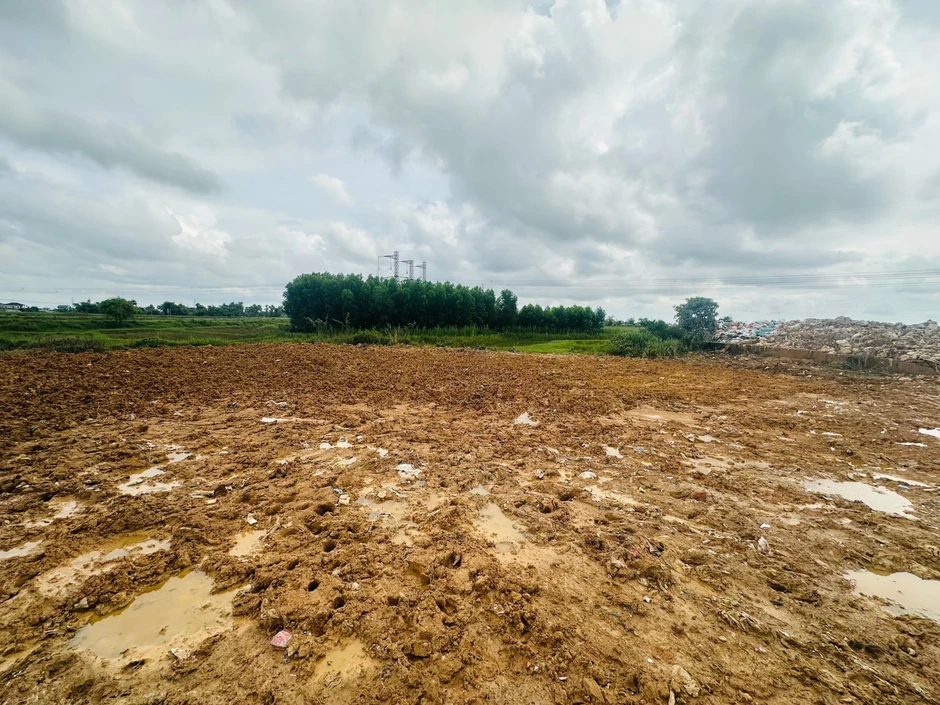 Bị phản đối đào hố đổ rác, chính quyền nói lỗi 'tham mưu' Bị phản đối đào hố đổ rác, chính quyền nói lỗi 'tham mưu'