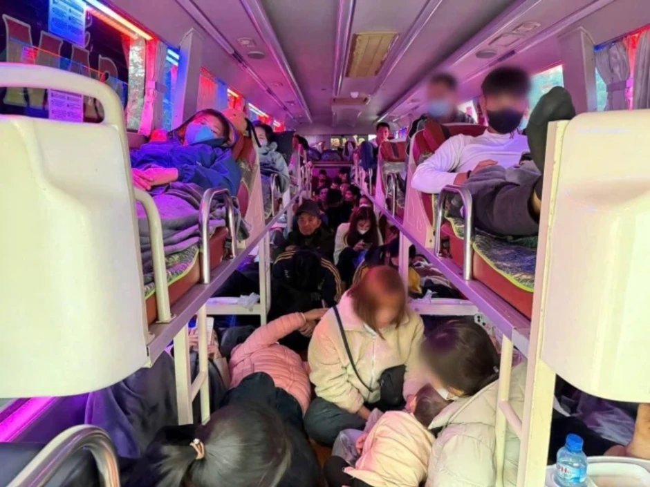 Bị phạt hơn 220 triệu đồng vì chở quá 41 người Bị phạt hơn 220 triệu đồng vì chở quá 41 người