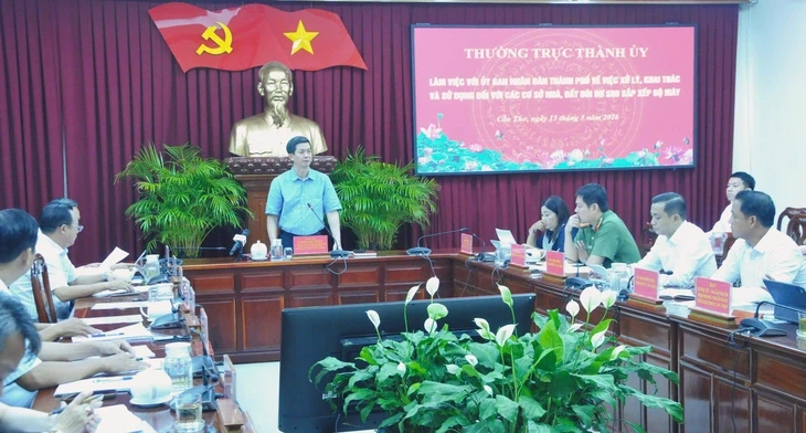 Bí thư Cần Thơ Lê Quang Tùng: ‘Hạn chế tối đa đầu tư trụ sở hành chính mới’ Bí thư Cần Thơ Lê Quang Tùng: ‘Hạn chế tối đa đầu tư trụ sở hành chính mới’