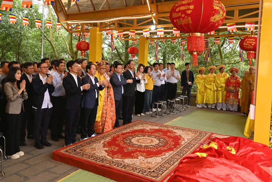 Bí thư, Chủ tịch Hải Phòng phát ngũ cốc tại lễ tế trời đất núi Ngũ Nhạc