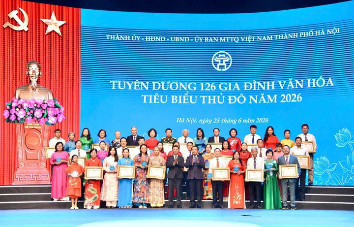 Bí thư Hà Nội: Thúc đẩy xây trường học, giảm tải áp lực cho cha mẹ