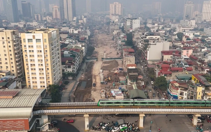 Bí thư Hà Nội Trần Đức Thắng: 'Xử lý nghiêm vi phạm dọc kênh La Khê, không nể nang, tránh nhờn luật' Bí thư Hà Nội Trần Đức Thắng: 'Xử lý nghiêm vi phạm dọc kênh La Khê, không nể nang, tránh nhờn luật'