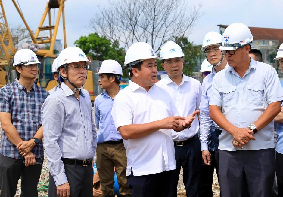 Bí thư Hà Nội trực tiếp kiểm tra, chốt tiến độ nhiều dự án trọng điểm Bí thư Hà Nội trực tiếp kiểm tra, chốt tiến độ nhiều dự án trọng điểm