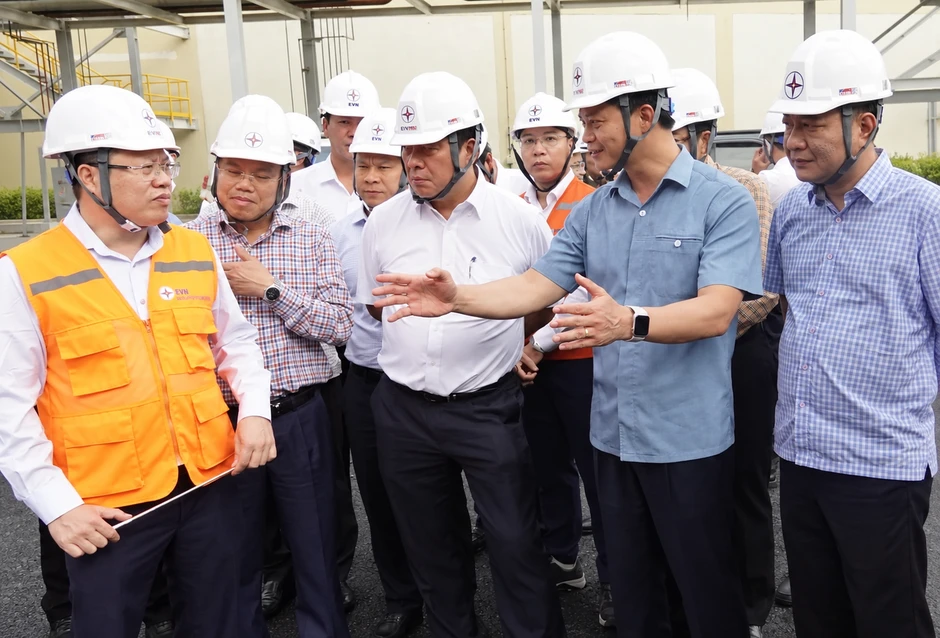 Bí thư Quảng Trị kiểm tra trung tâm điện lực ngay sau nhậm chức Bí thư Quảng Trị kiểm tra trung tâm điện lực ngay sau nhậm chức