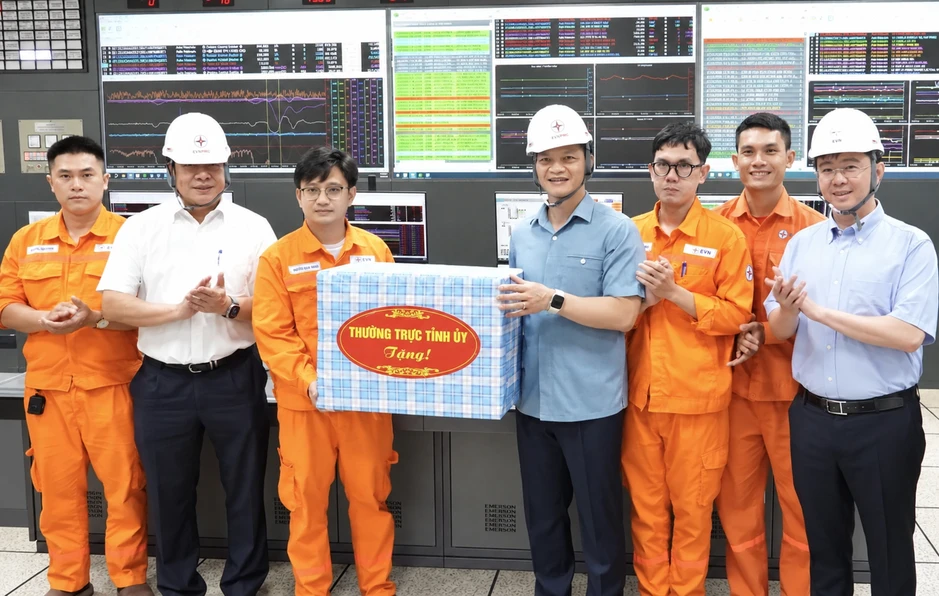 Bí thư Quảng Trị kiểm tra trung tâm điện lực ngay sau nhậm chức Bí thư Quảng Trị kiểm tra trung tâm điện lực ngay sau nhậm chức