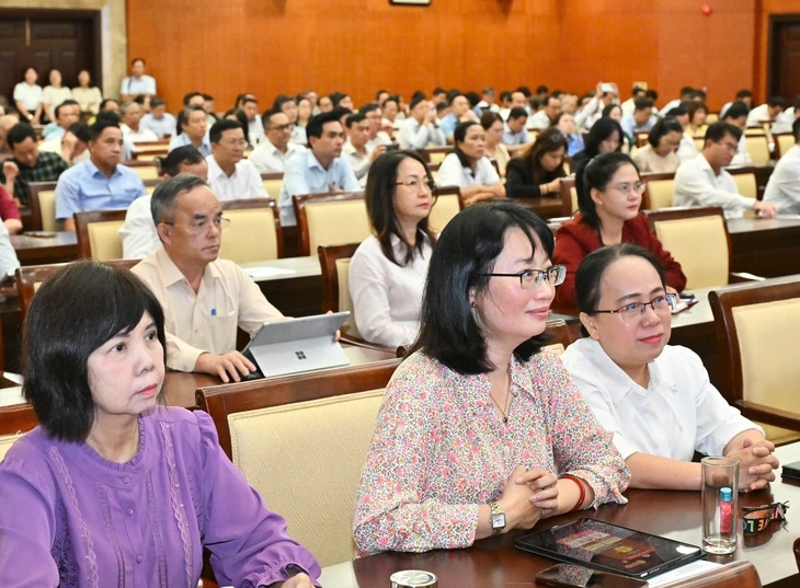 Bí thư Thành ủy TP.HCM Trần Lưu Quang: Thành phố sẽ có cơ chế tuyển dụng người giỏi Bí thư Thành ủy TP.HCM Trần Lưu Quang: Thành phố sẽ có cơ chế tuyển dụng người giỏi