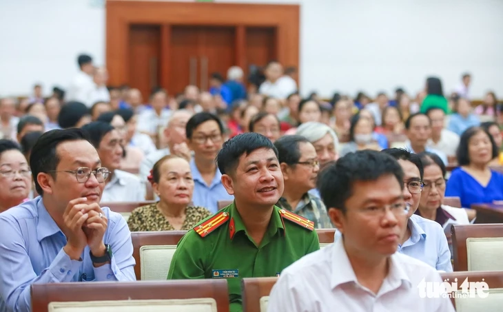 Bí thư Thành ủy Trần Lưu Quang: Mục tiêu phát triển cuối cùng là cuộc sống mỗi người dân tốt đẹp hơn Bí thư Thành ủy Trần Lưu Quang: Mục tiêu phát triển cuối cùng là cuộc sống mỗi người dân tốt đẹp hơn