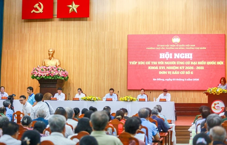 Bí thư Thành ủy Trần Lưu Quang: Xử lý vỉa hè phải hài hòa giữa trật tự đô thị và sinh kế người dân Bí thư Thành ủy Trần Lưu Quang: Xử lý vỉa hè phải hài hòa giữa trật tự đô thị và sinh kế người dân