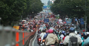 Bí thư TPHCM trả lời về việc ùn tắc thường xuyên quanh sân bay Tân Sơn Nhất