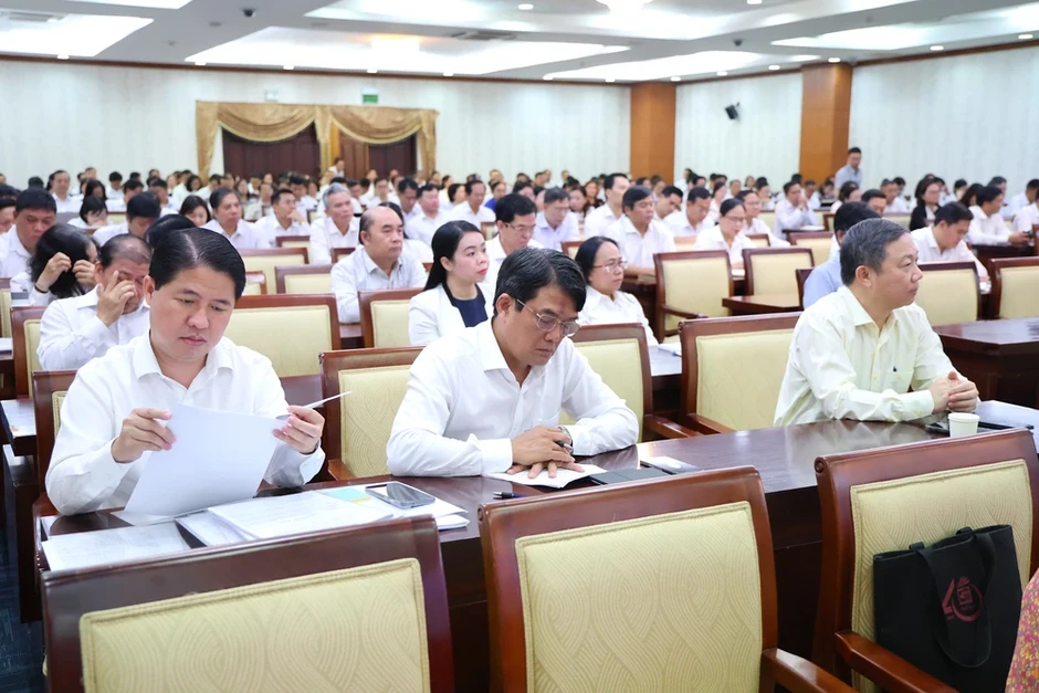 Bí thư TP.HCM Trần Lưu Quang dự hội nghị quán triệt Nghị quyết Trung ương 2 tại đầu cầu TP.HCM
