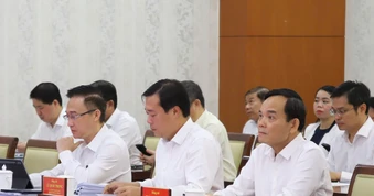 Bí thư TP.HCM Trần Lưu Quang dự hội nghị quán triệt Nghị quyết Trung ương 2 tại đầu cầu TP.HCM