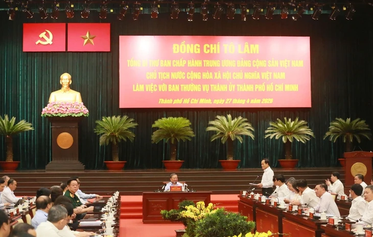 Bí thư Trần Lưu Quang cam kết TP.HCM sẽ tăng trưởng hai con số, thu ngân sách khoảng 1 triệu tỉ đồng Bí thư Trần Lưu Quang cam kết TP.HCM sẽ tăng trưởng hai con số, thu ngân sách khoảng 1 triệu tỉ đồng