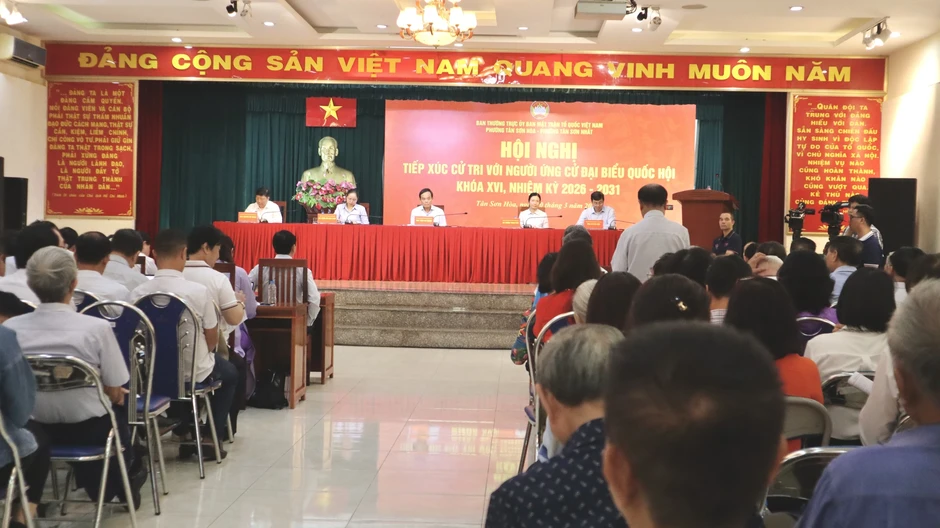 Bí thư Trần Lưu Quang: Taxi, xe công nghệ quanh Tân Sơn Nhất cũng phải mưu sinh Bí thư Trần Lưu Quang: Taxi, xe công nghệ quanh Tân Sơn Nhất cũng phải mưu sinh