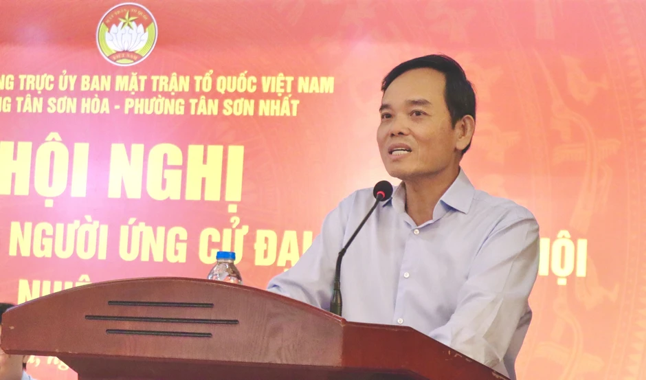 Bí thư Trần Lưu Quang: Taxi, xe công nghệ quanh Tân Sơn Nhất cũng phải mưu sinh Bí thư Trần Lưu Quang: Taxi, xe công nghệ quanh Tân Sơn Nhất cũng phải mưu sinh