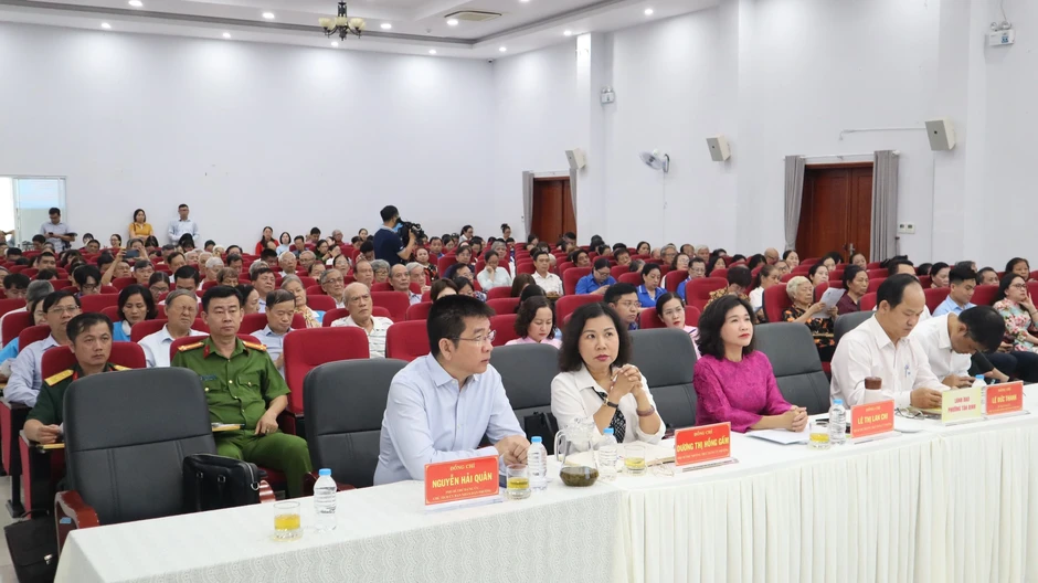 Bí thư Trần Lưu Quang trăn trở khi dân phải sống chật chội ở Mả Lạng, chợ Gà Gạo Bí thư Trần Lưu Quang trăn trở khi dân phải sống chật chội ở Mả Lạng, chợ Gà Gạo