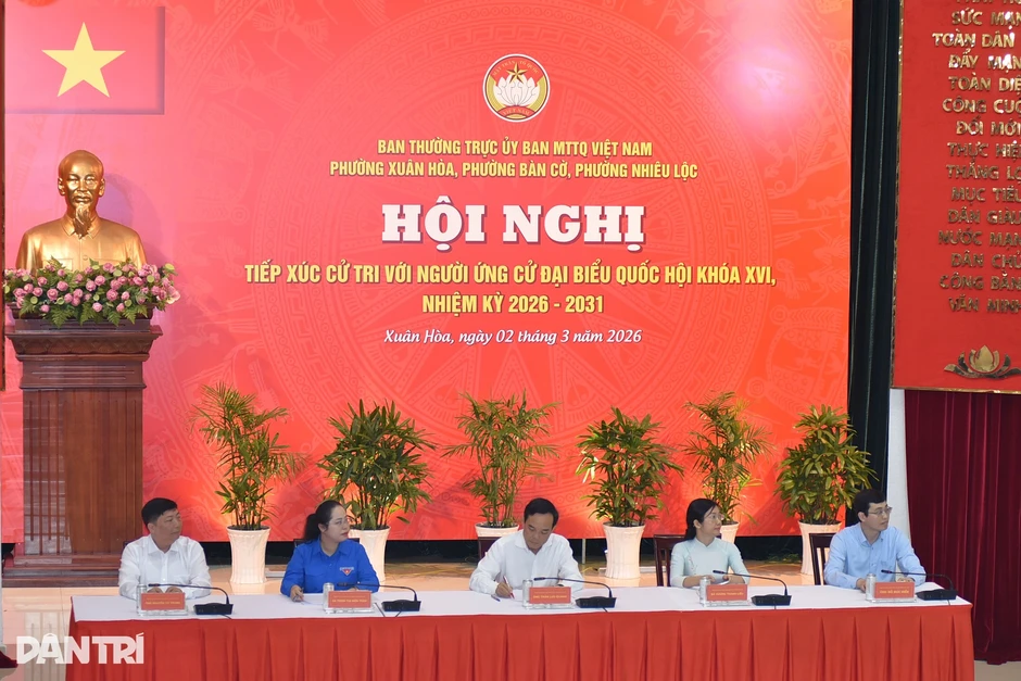 Bí thư Trần Lưu Quang và các ứng viên tiếp xúc cử tri TPHCM trước kỳ bầu cử