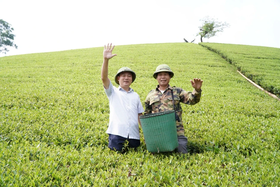 Bí thư xã lên mạng kể chuyện quê, thu hút cả triệu lượt xem Bí thư xã lên mạng kể chuyện quê, thu hút cả triệu lượt xem