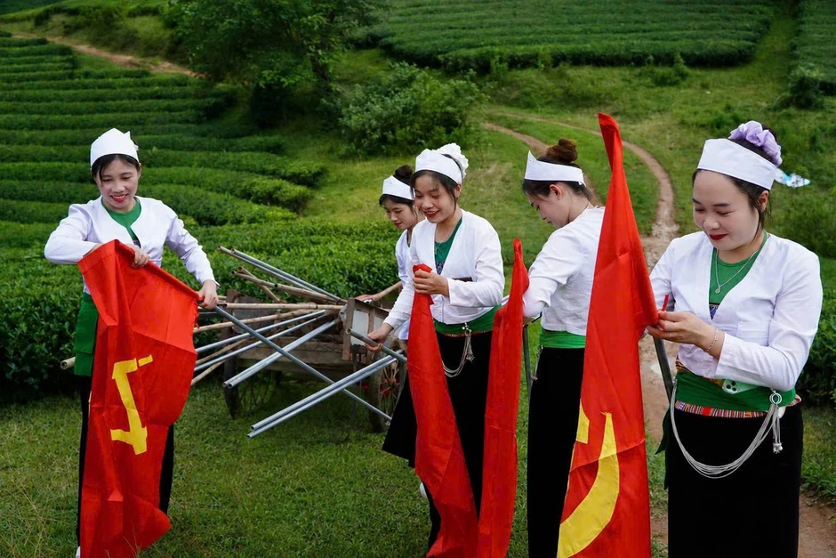 Bí thư xã lên mạng kể chuyện quê, thu hút cả triệu lượt xem Bí thư xã lên mạng kể chuyện quê, thu hút cả triệu lượt xem