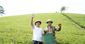 Bí thư xã lên mạng kể chuyện quê, thu hút cả triệu lượt xem