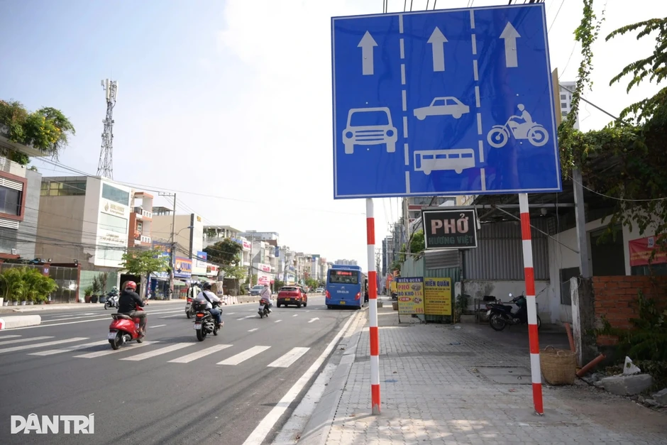 Biển báo sai quy chuẩn tại TPHCM khiến tài xế bối rối Biển báo sai quy chuẩn tại TPHCM khiến tài xế bối rối