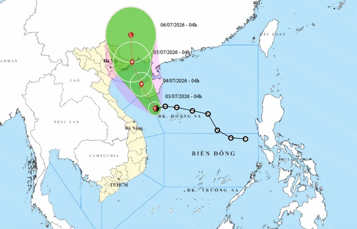Biển Đông đón bão số 1 giật cấp 10, hướng về vùng biển Quảng Ninh - Hải Phòng Biển Đông đón bão số 1 giật cấp 10, hướng về vùng biển Quảng Ninh - Hải Phòng