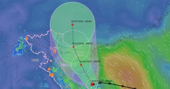 Biển Đông đón bão số 1 giật cấp 10, hướng về vùng biển Quảng Ninh - Hải Phòng