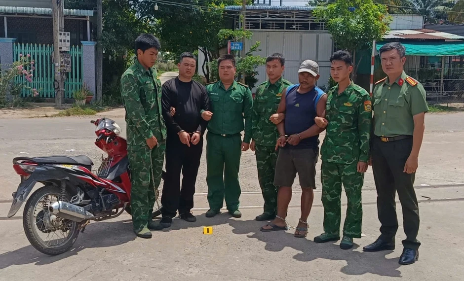 Biên phòng Tây Ninh bắt 2 nghi can mang ma túy nhập cảnh trái phép Biên phòng Tây Ninh bắt 2 nghi can mang ma túy nhập cảnh trái phép