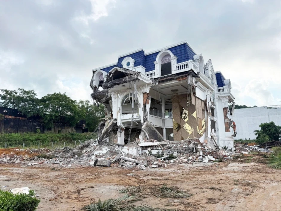 Biệt thự chiếm đất quốc phòng ở Phú Quốc bị tháo dỡ Biệt thự chiếm đất quốc phòng ở Phú Quốc bị tháo dỡ
