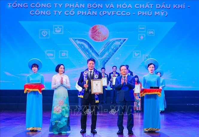 Biểu dương 97 đơn vị công nghệ tiêu biểu trong hệ sinh thái số Việt Nam Biểu dương 97 đơn vị công nghệ tiêu biểu trong hệ sinh thái số Việt Nam